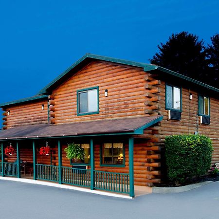 ซูเปอร์ 8 บาย วินด์แฮม เลกจอร์จ/วอเรนส์เบิร์ก แอเรีย Hotel Warrensburg ภายนอก รูปภาพ
