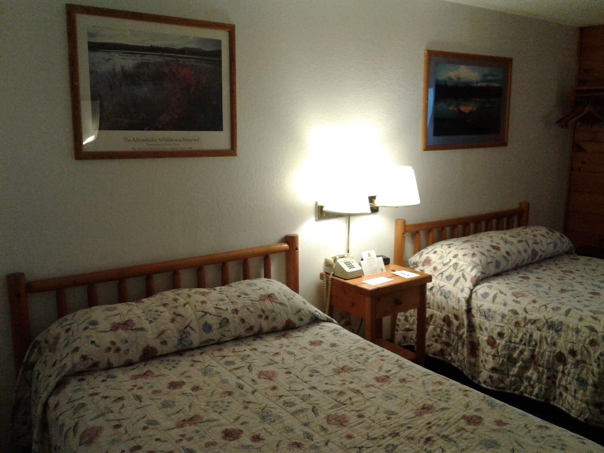 ซูเปอร์ 8 บาย วินด์แฮม เลกจอร์จ/วอเรนส์เบิร์ก แอเรีย Hotel Warrensburg ภายนอก รูปภาพ