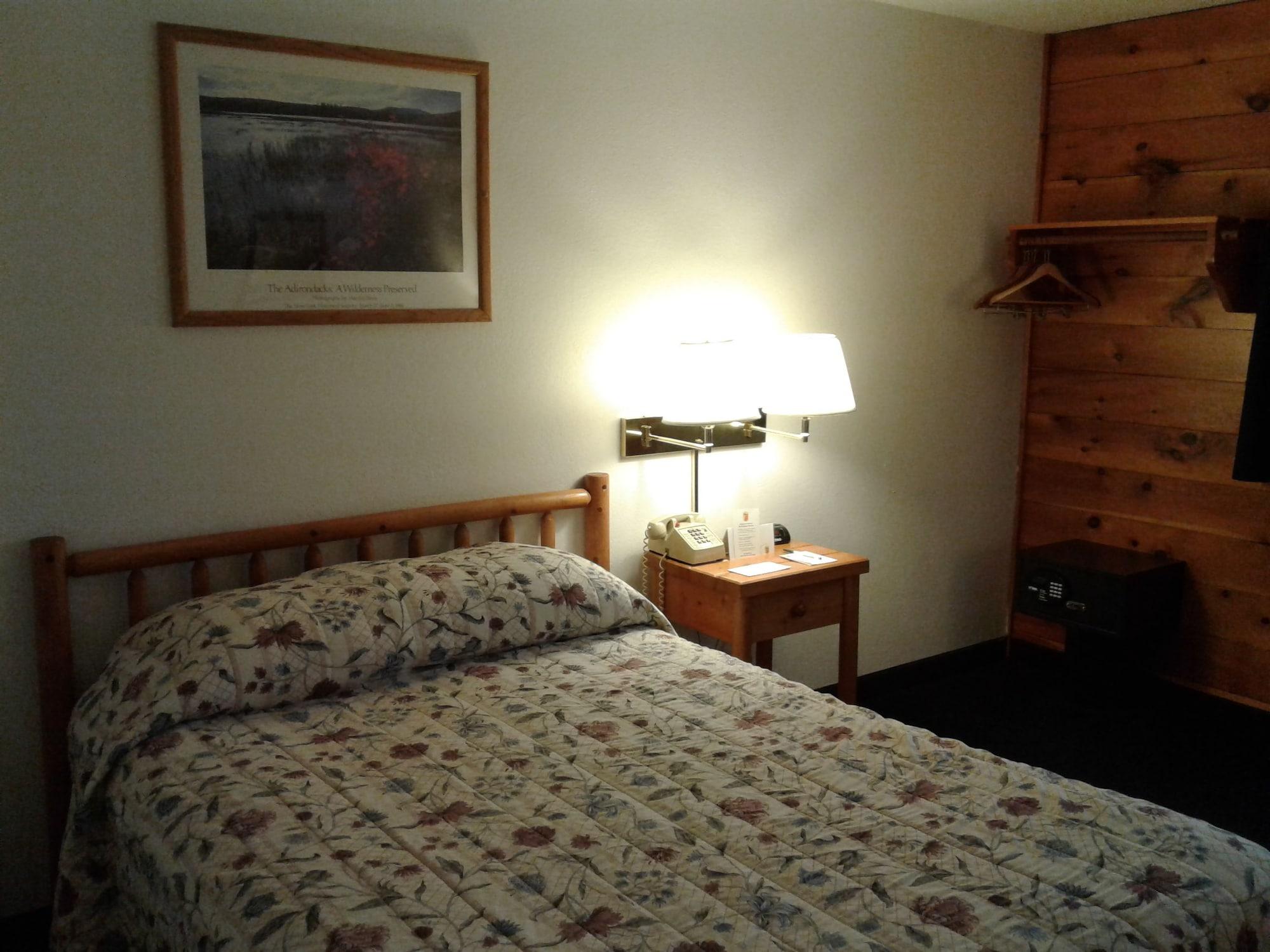 ซูเปอร์ 8 บาย วินด์แฮม เลกจอร์จ/วอเรนส์เบิร์ก แอเรีย Hotel Warrensburg ภายนอก รูปภาพ