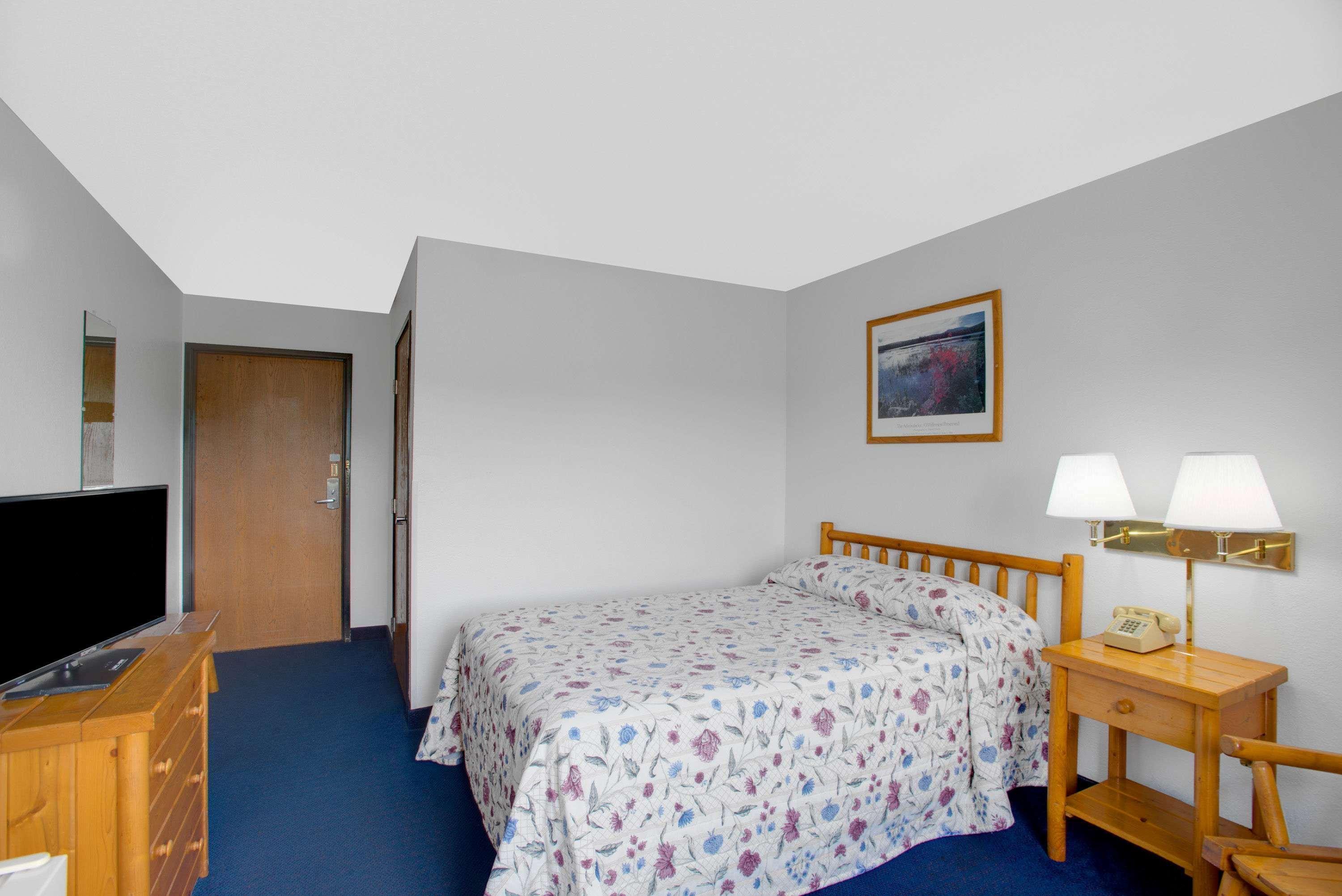 ซูเปอร์ 8 บาย วินด์แฮม เลกจอร์จ/วอเรนส์เบิร์ก แอเรีย Hotel Warrensburg ภายนอก รูปภาพ