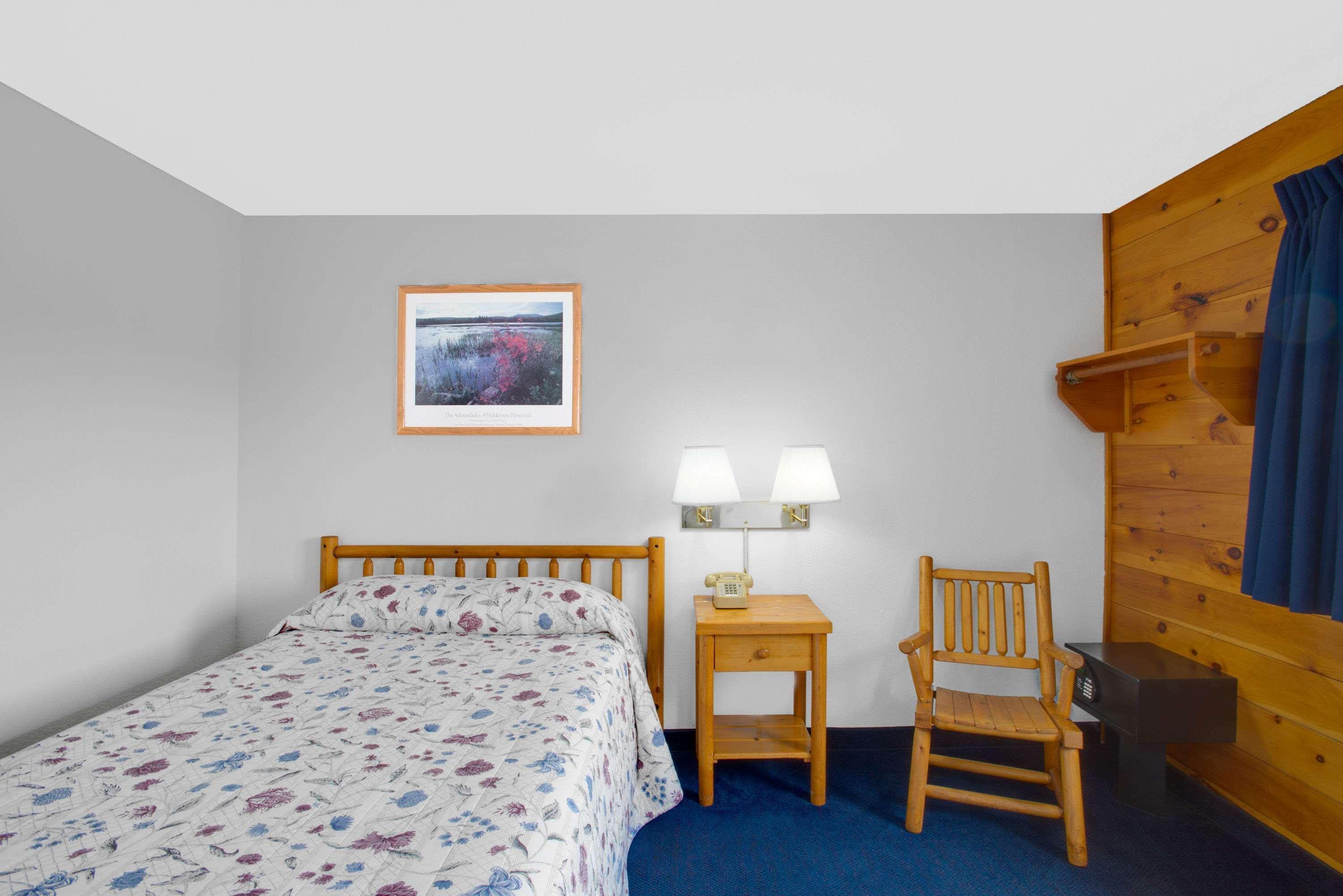 ซูเปอร์ 8 บาย วินด์แฮม เลกจอร์จ/วอเรนส์เบิร์ก แอเรีย Hotel Warrensburg ภายนอก รูปภาพ