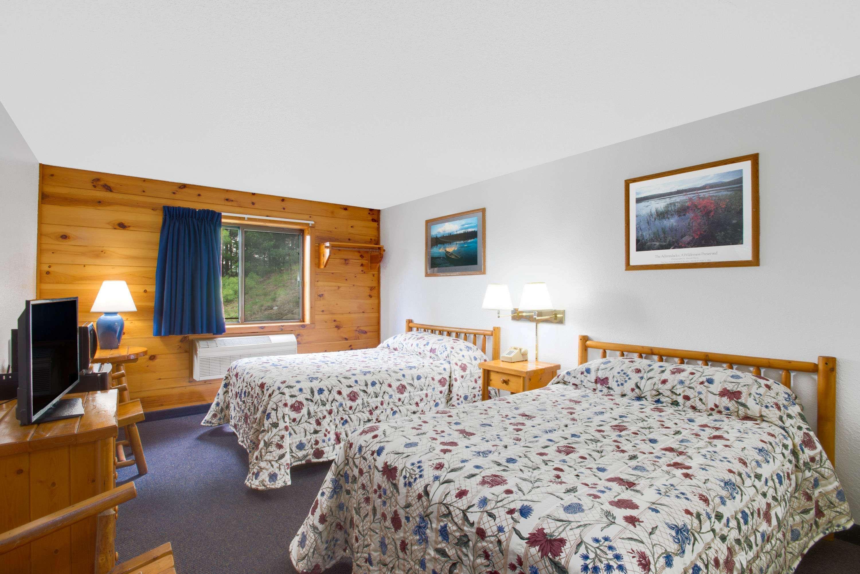 ซูเปอร์ 8 บาย วินด์แฮม เลกจอร์จ/วอเรนส์เบิร์ก แอเรีย Hotel Warrensburg ภายนอก รูปภาพ