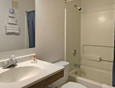 ซูเปอร์ 8 บาย วินด์แฮม เลกจอร์จ/วอเรนส์เบิร์ก แอเรีย Hotel Warrensburg ห้อง รูปภาพ